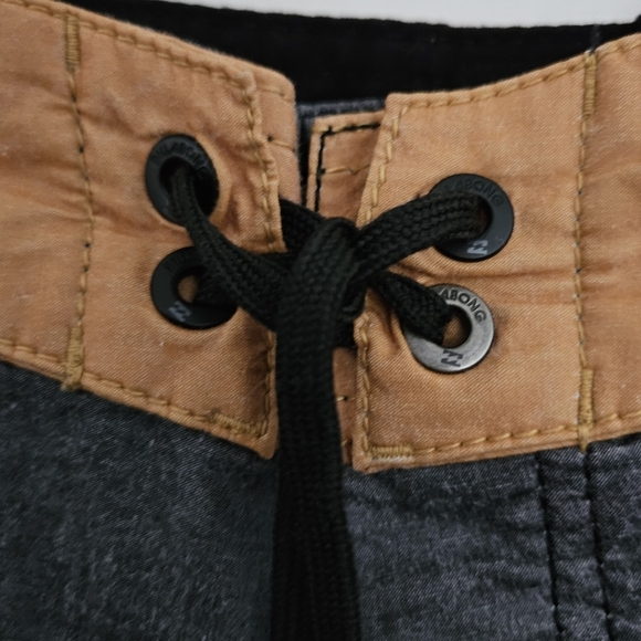 Billabong x White Mike lion board shorts 30‎ waist - Picture 2 of 7